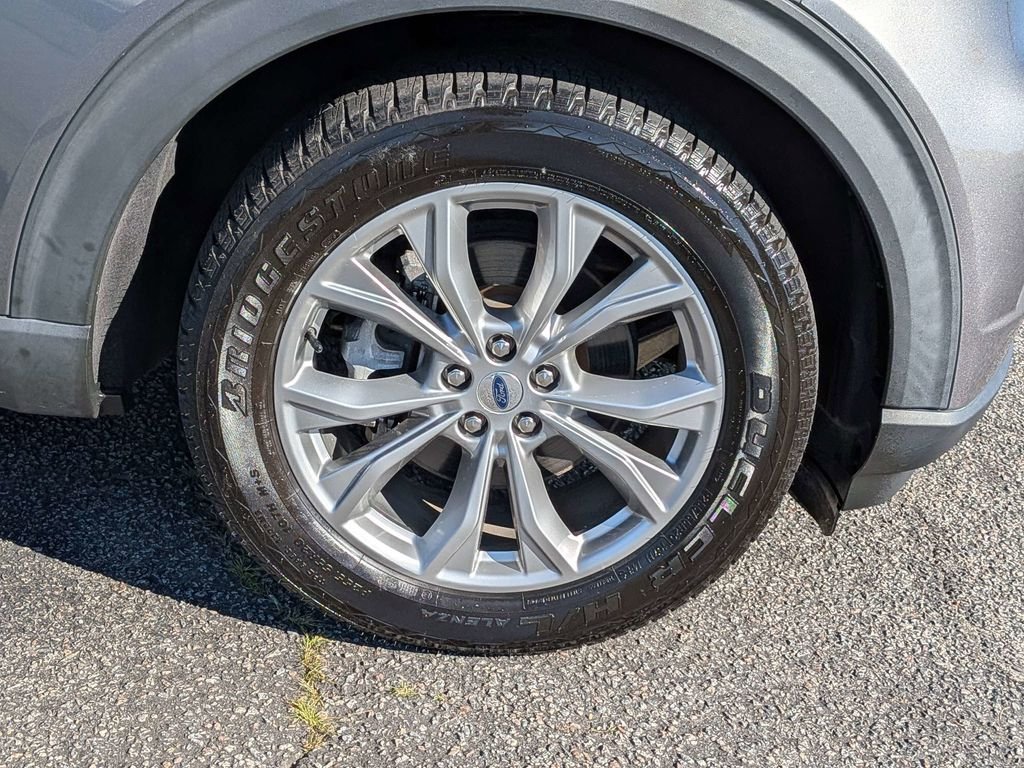 Used 2022 Gray Ford Limited image 13