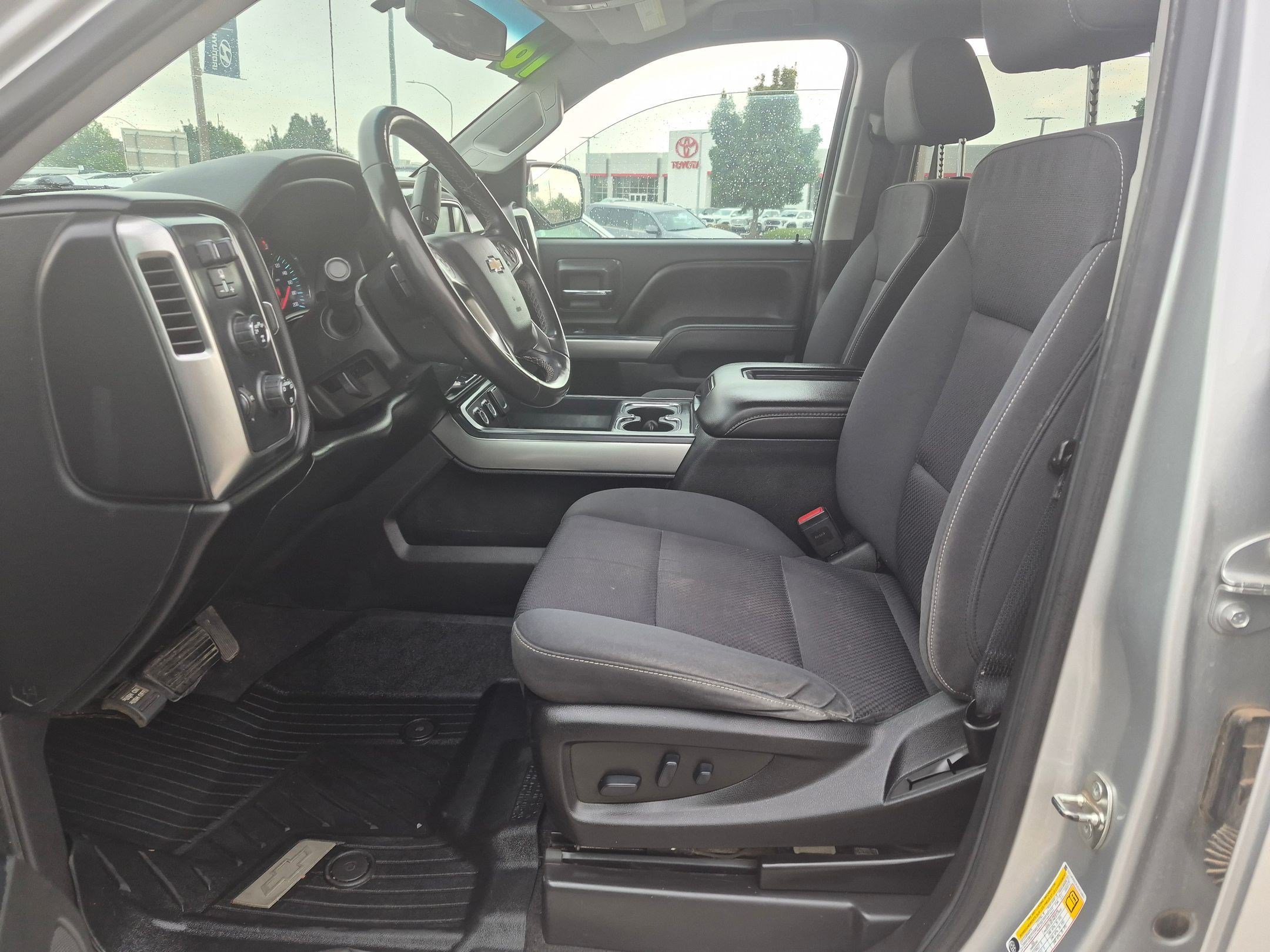 Used 2018 Silver Chevrolet LT image 15
