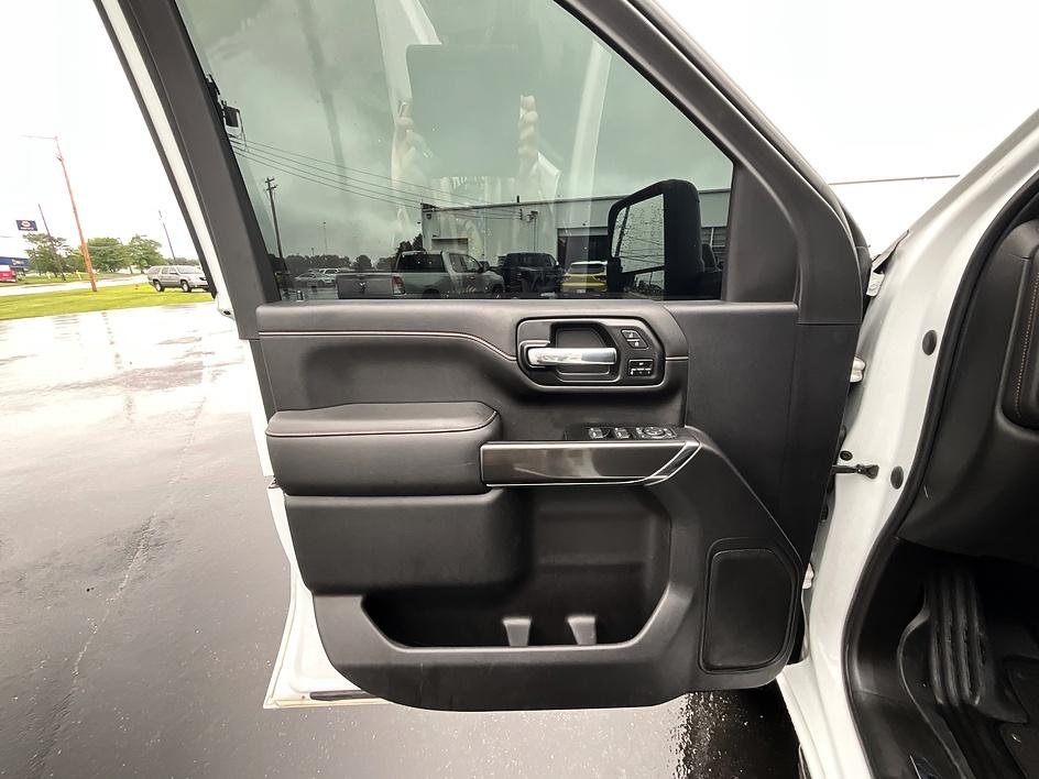 Used 2021 White GMC AT4 image 33
