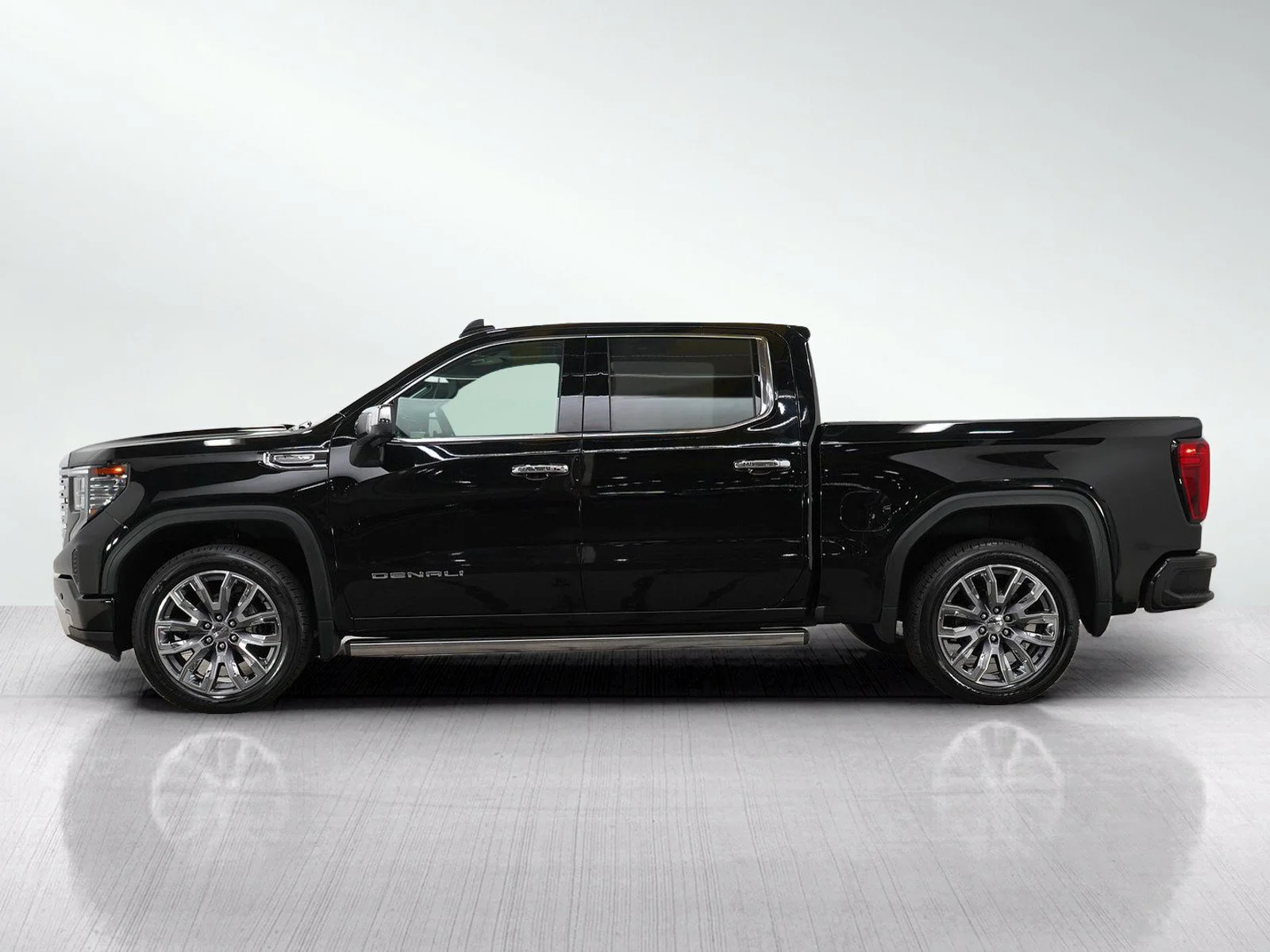 Used 2023 GMC Sierra 1500 Denali Denali with VIN 1GTUUGEDXPZ334892 for sale in Roseville, Minnesota