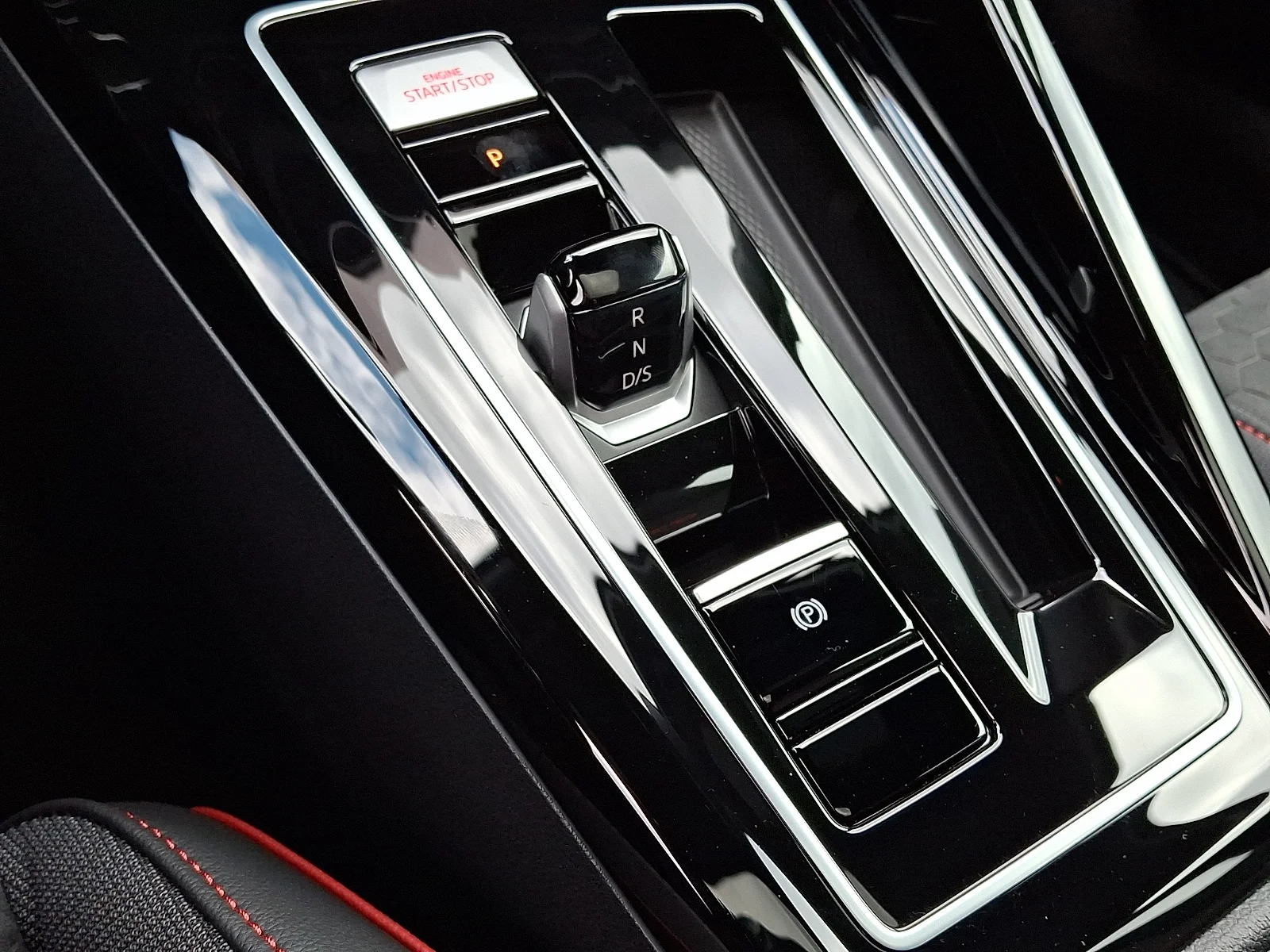 2026 Volkswagen Golf GTI SE - Photo 8