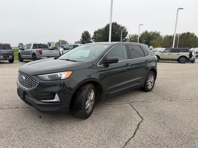 Used 2024 Green Metallic Ford SEL image 5