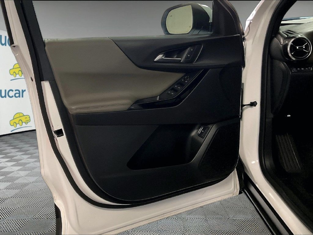 Used 2025 White Chevrolet LT image 9
