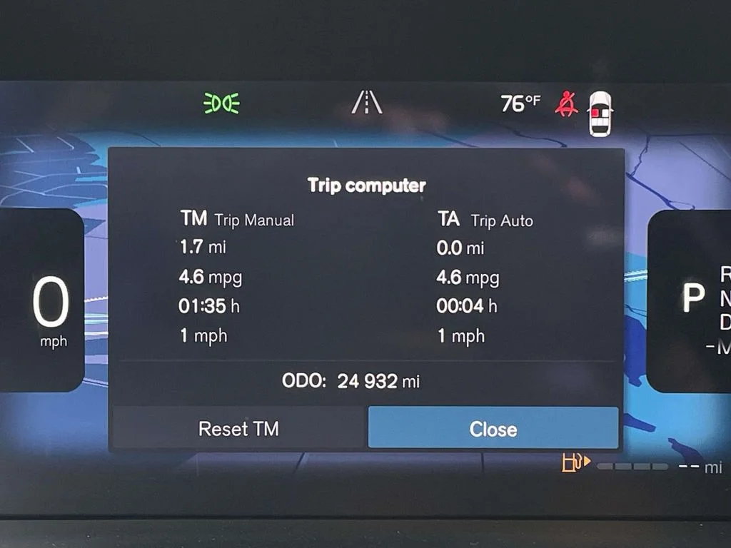 Certified Used 2025 Crystal White Volvo Core image 15