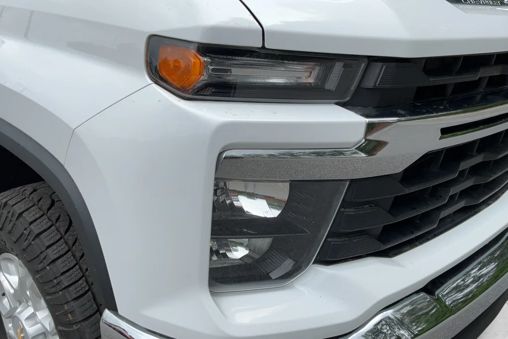 Used 2024 White Chevrolet LT image 29