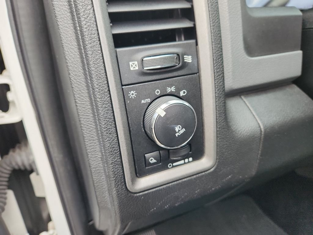 Used 2013 White Ram Express image 25