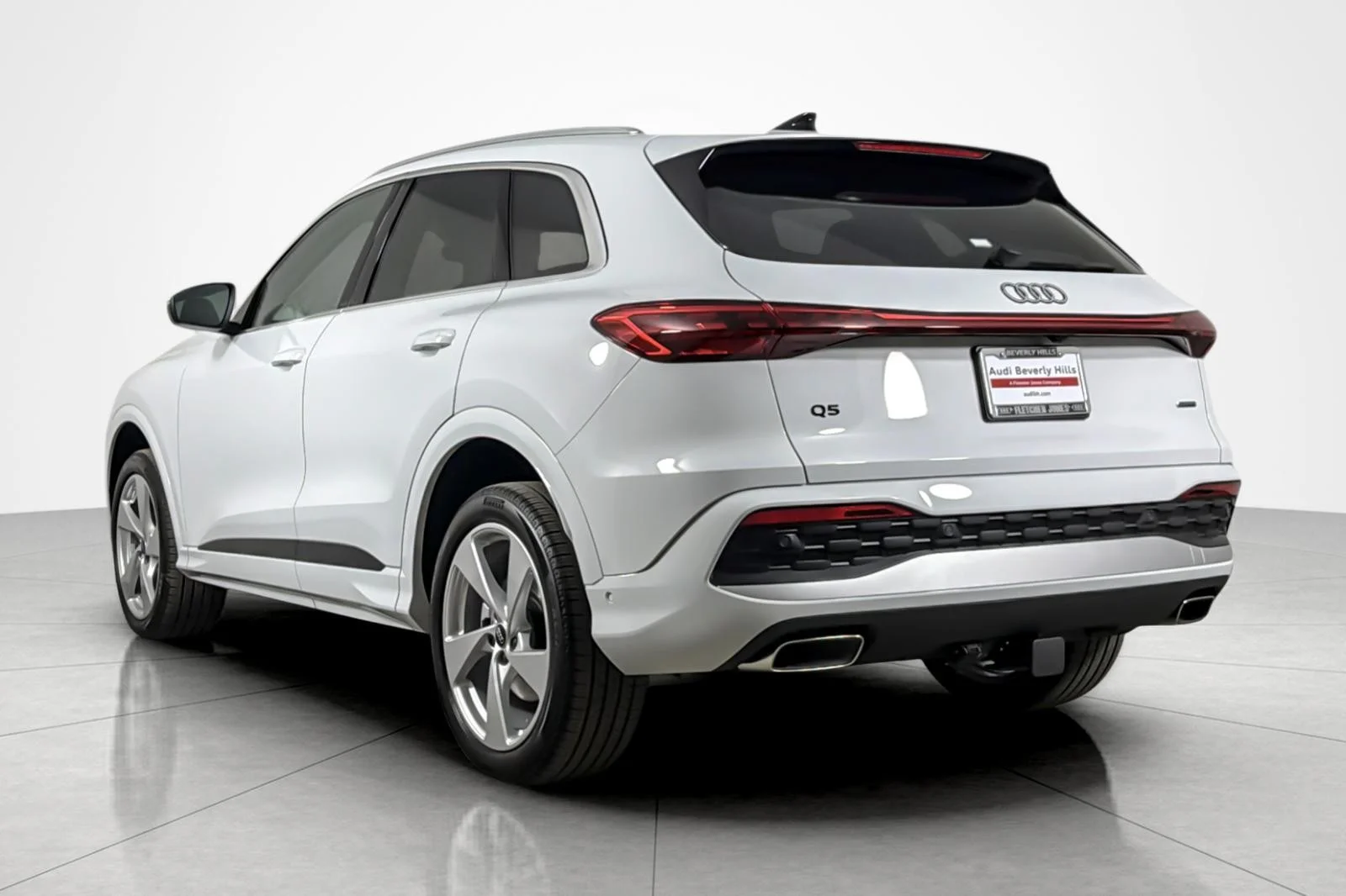 Used 2025 Glacier White Metallic Audi Premium Plus 2.0 TFSI quattro image 3