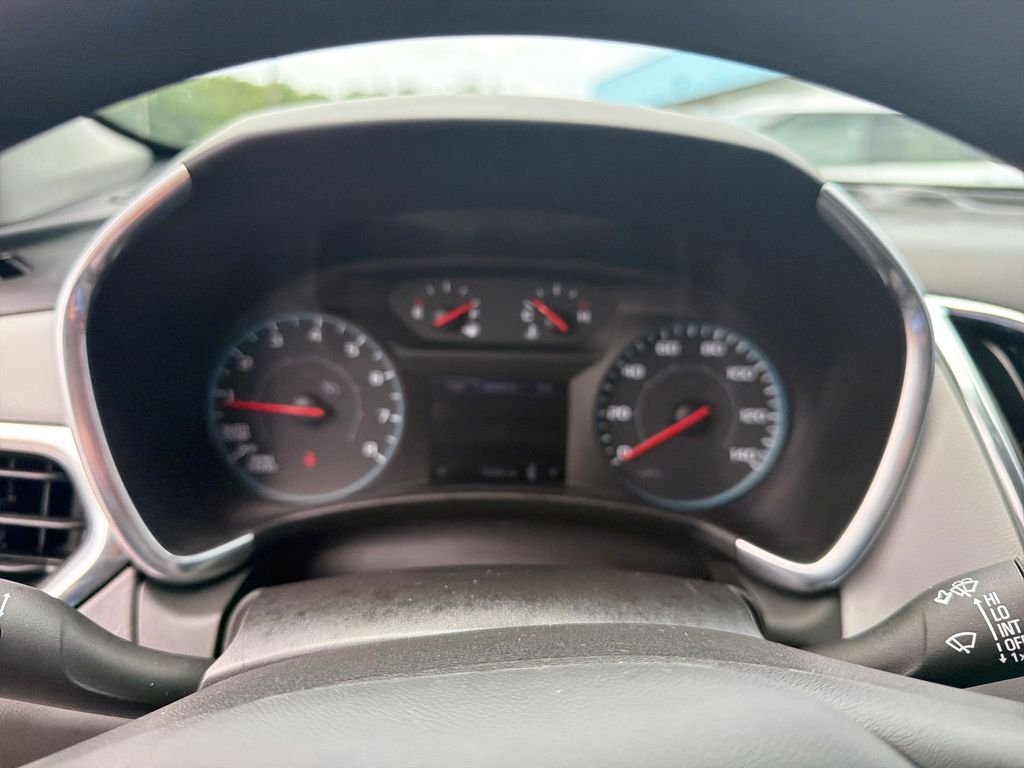 Used 2022 White Chevrolet LS image 19