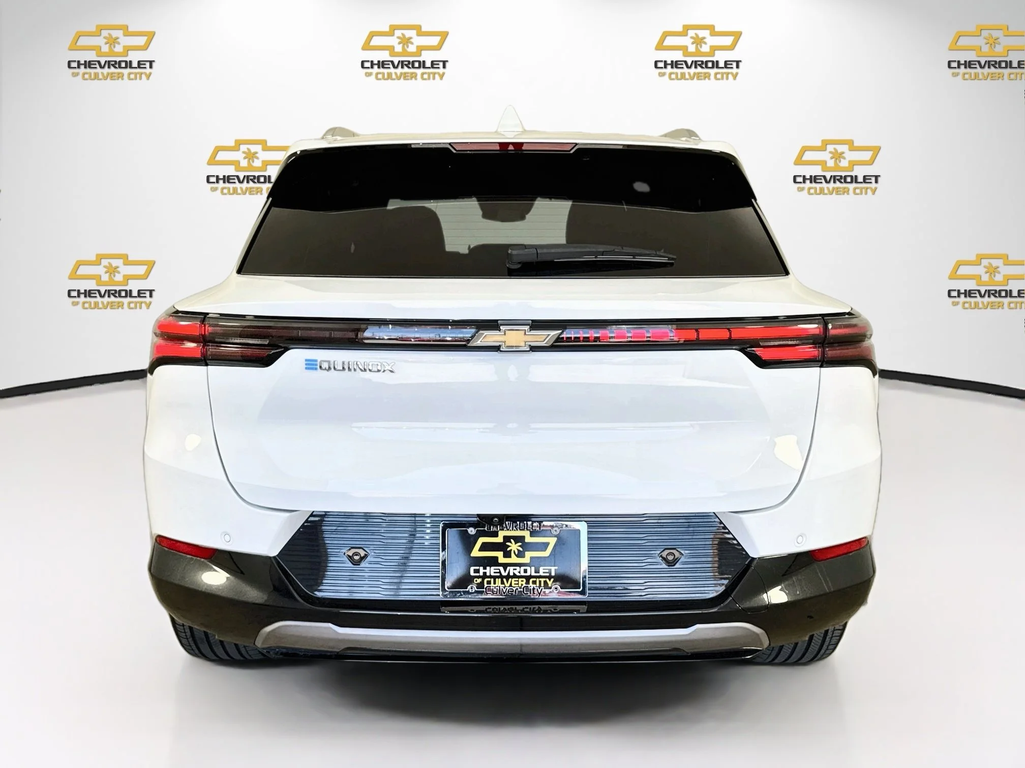 Used 2025 Summit White Chevrolet LT image 7