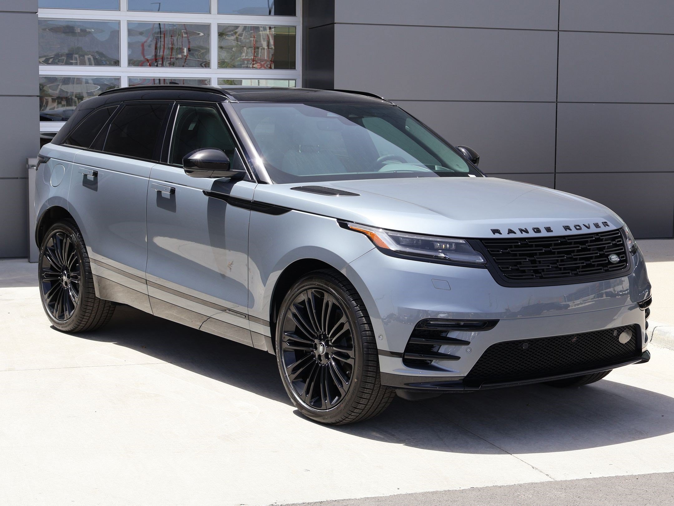 New 2026 Zadar Grey LAND ROVER Belgravia Edition image 3