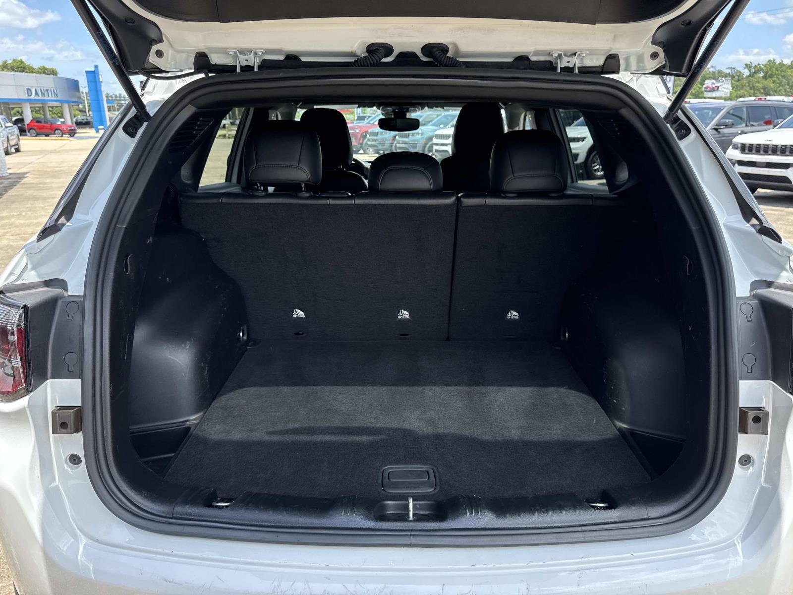 Used 2025 White Jeep Trailhawk image 8