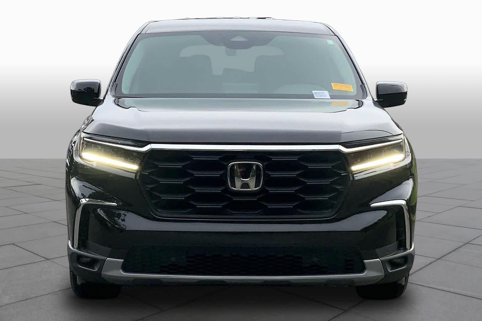 Certified Used 2025 Crystal Black Pearl Honda EX-L image 4