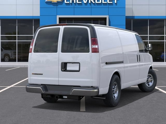 New 2026 Summit White Chevrolet WT image 4