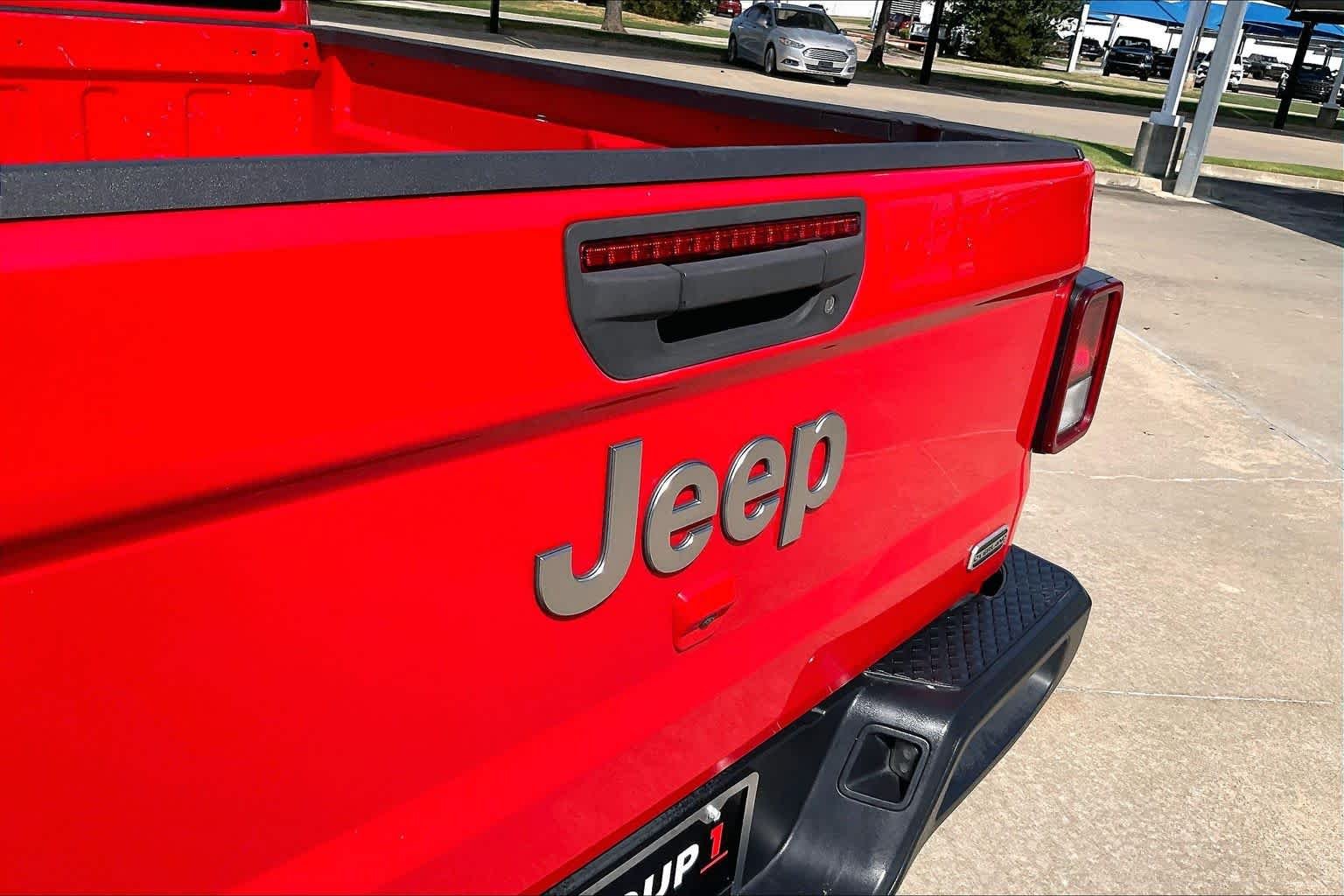 Used 2020 Firecracker Red Clearcoat Jeep Overland image 30