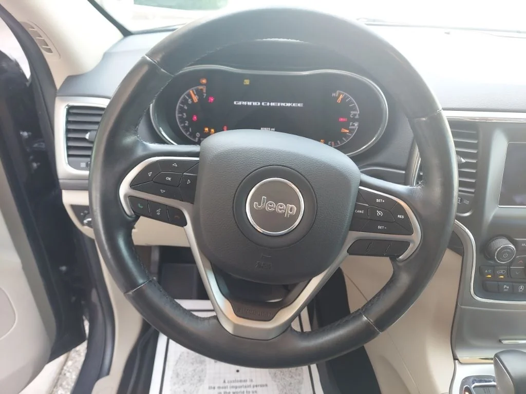 Certified Used 2019 Gray Jeep Laredo E image 11