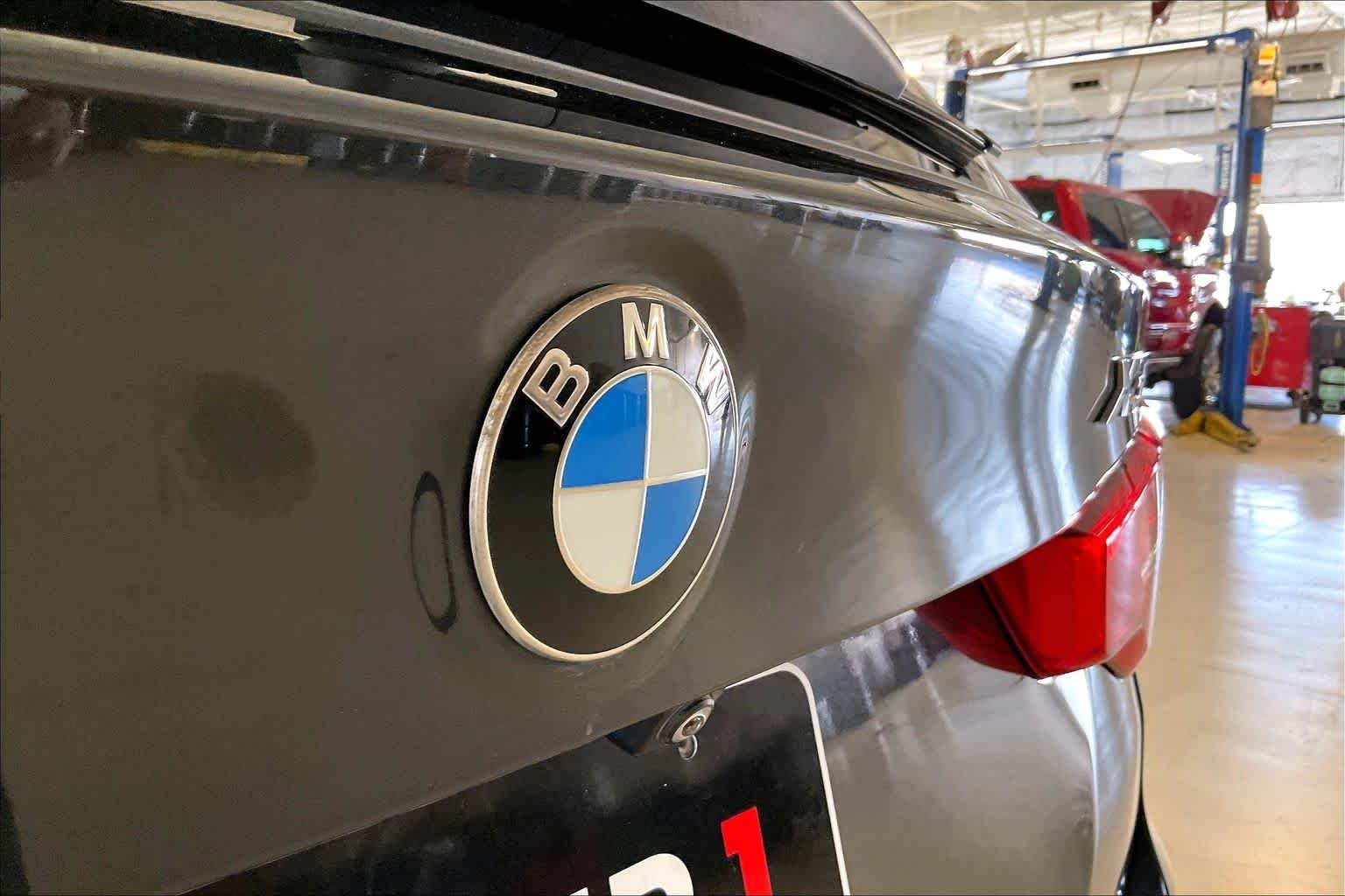 Used 2018 Dark Graphite Metallic BMW xDrive30i image 31