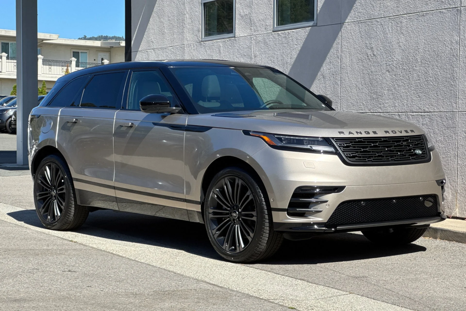 New 2026 BATUMI GOLD Land Rover Belgravia Edition image 9