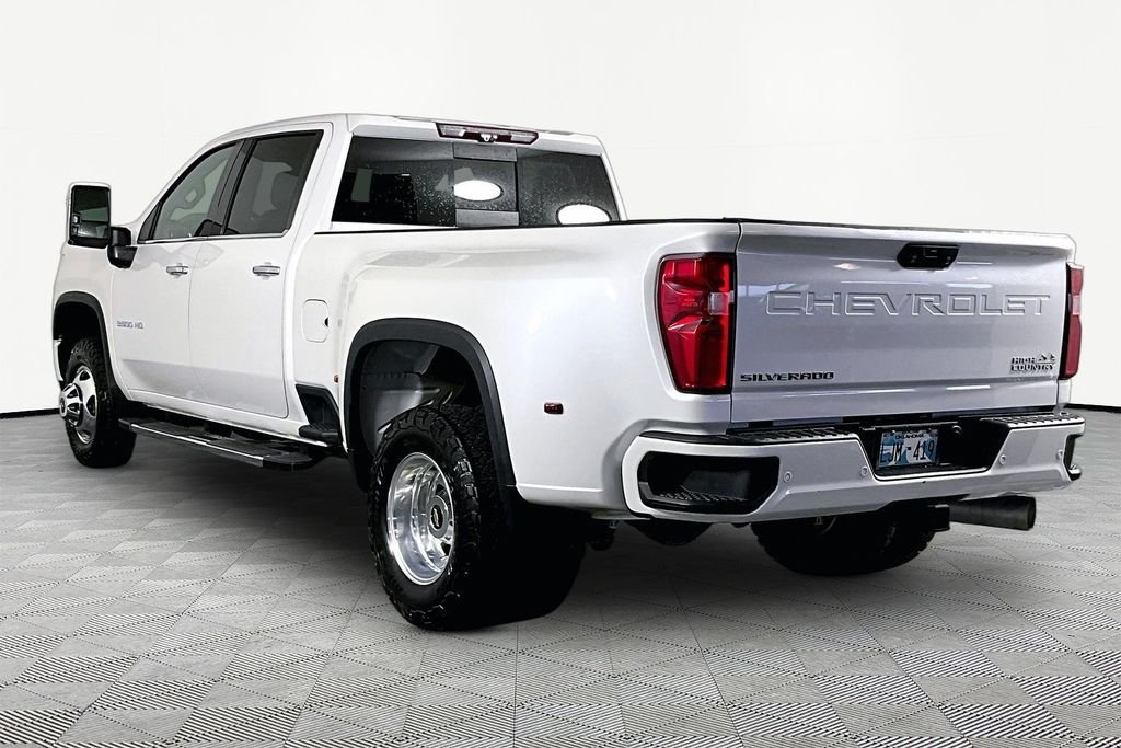 Used 2021 White Chevrolet High Country image 4