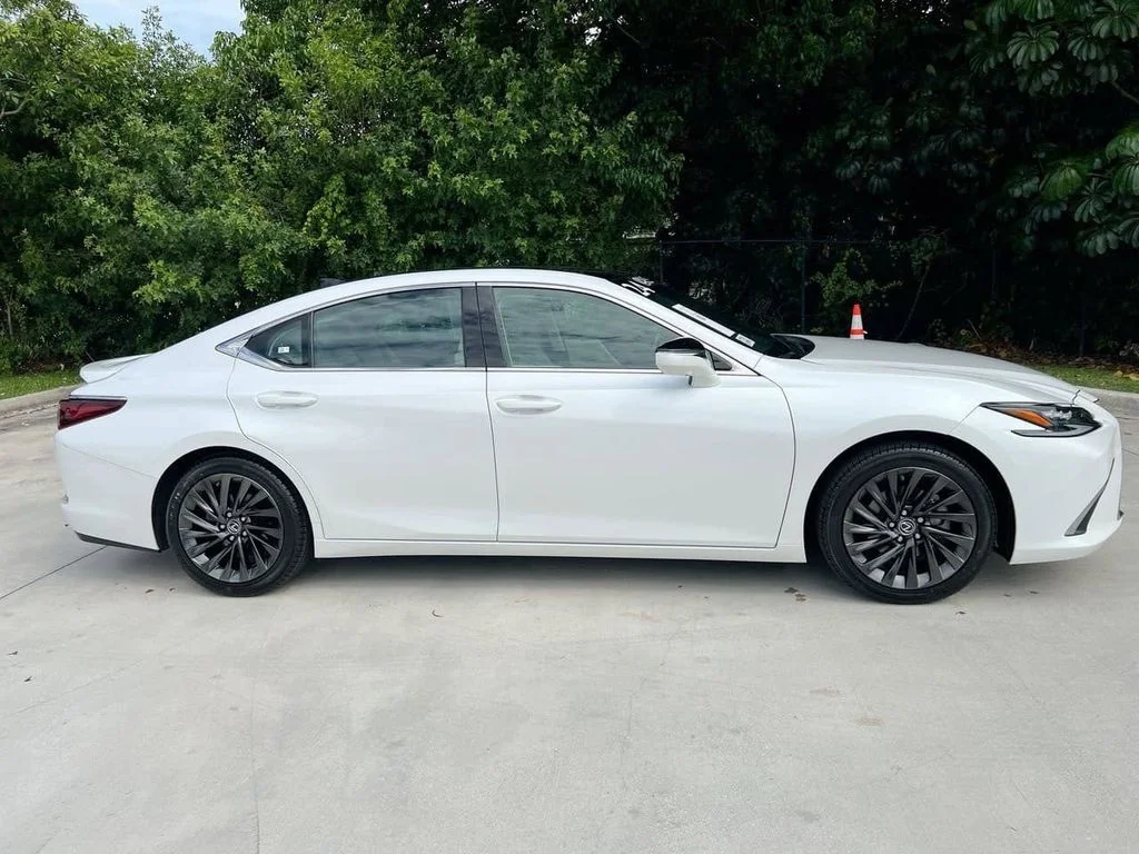 Used 2024 White Pearl Lexus 350 Ultra Luxury image 8