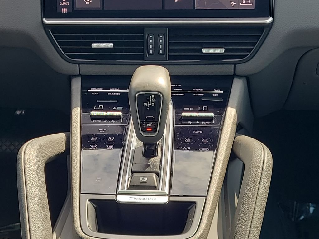 Used 2021  Porsche Base image 15