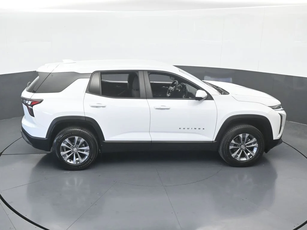Used 2025 Summit White Chevrolet LT image 56