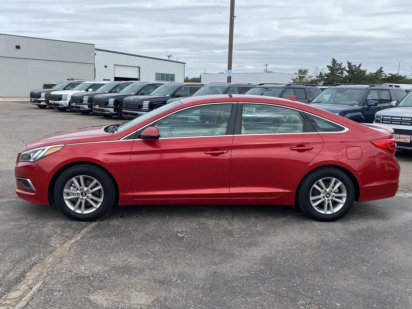Used 2017 Hyundai Sonata SE with VIN 5NPE24AF6HH482904 for sale in Garden City, KS