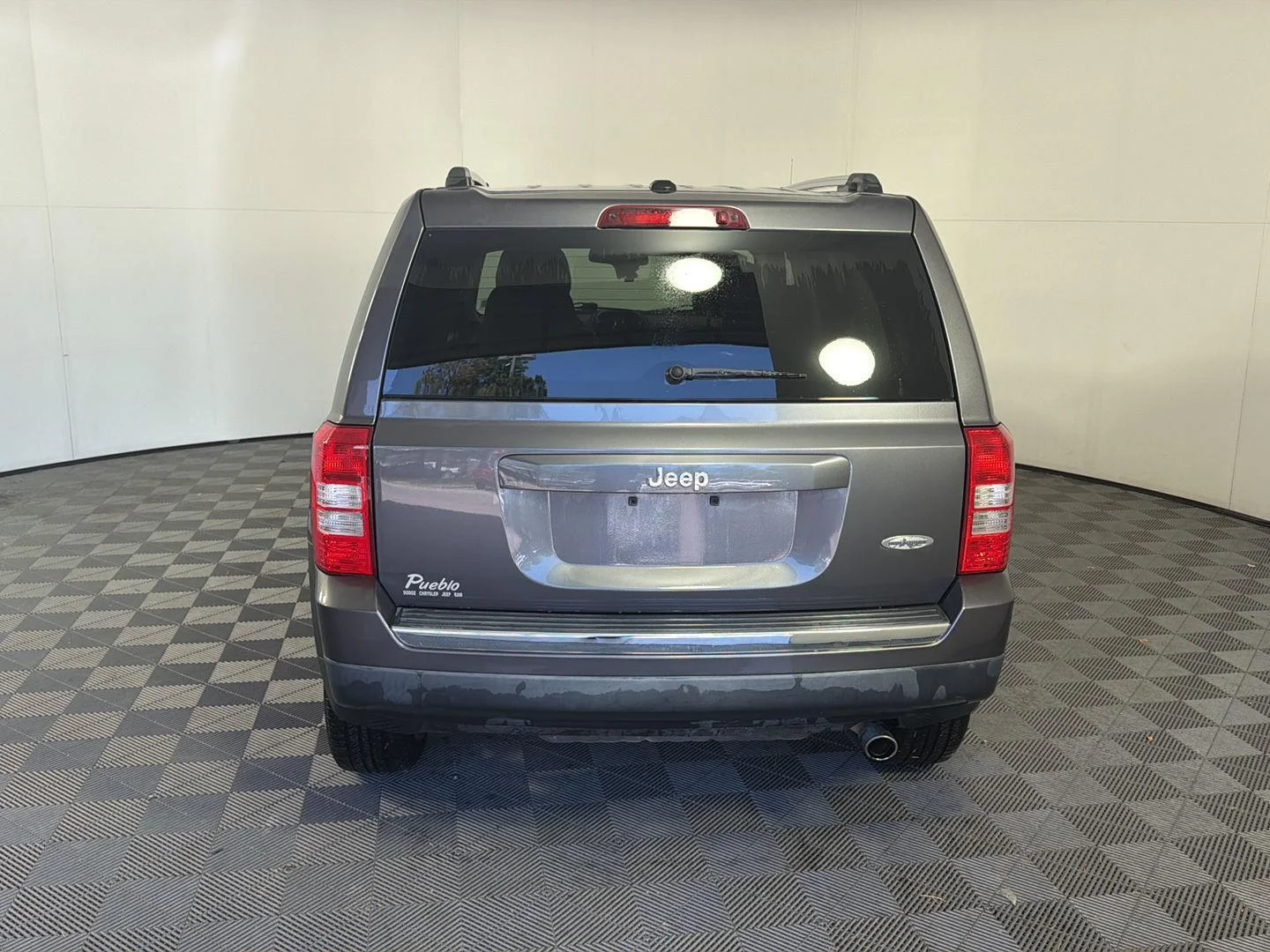 Used 2017 Granite Crystal Metallic Clearcoat Jeep High Altitude image 4