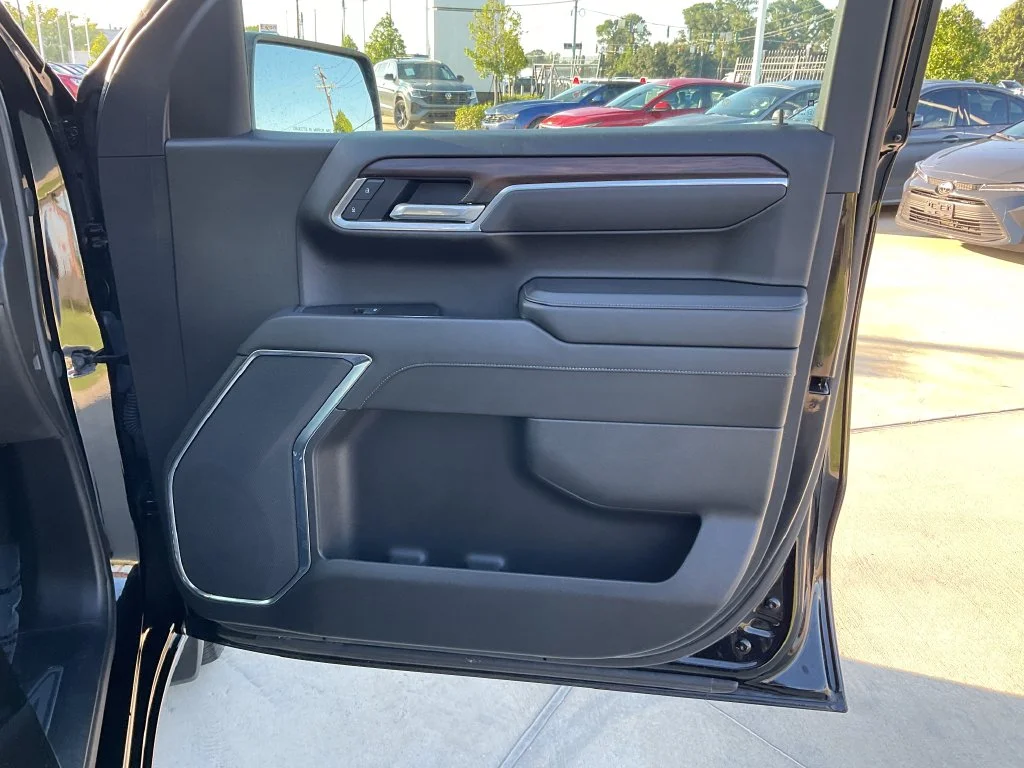 Used 2025 Black GMC SLT image 17