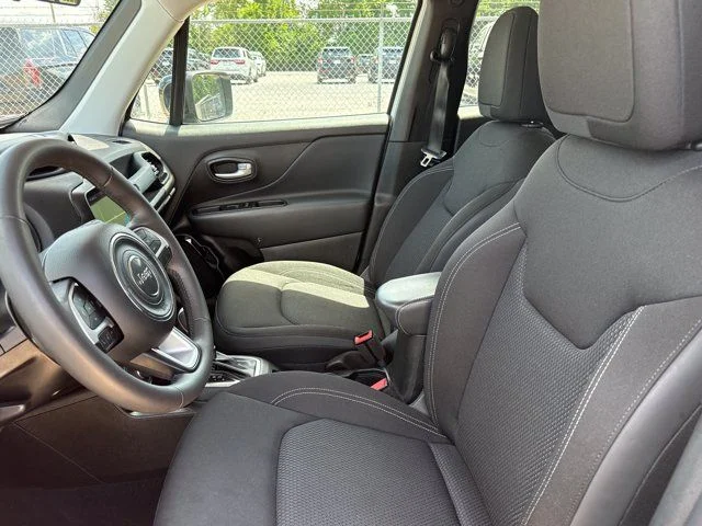 Used 2023 White Jeep Altitude image 5