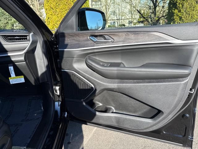 New 2026 Diamond Black Crystal Pearl-Coat Exterior Paint Jeep Limited Reserve image 25