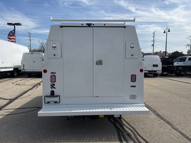 New 2025 Summit White Chevrolet 1WT image 5