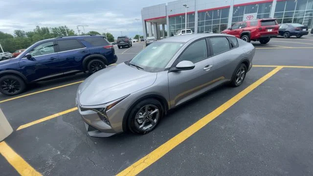 2025 Kia K4 LXS - Photo 6