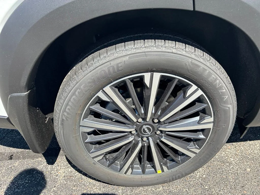 New 2026 Everest White Pearl TriCoat Nissan Platinum image 10