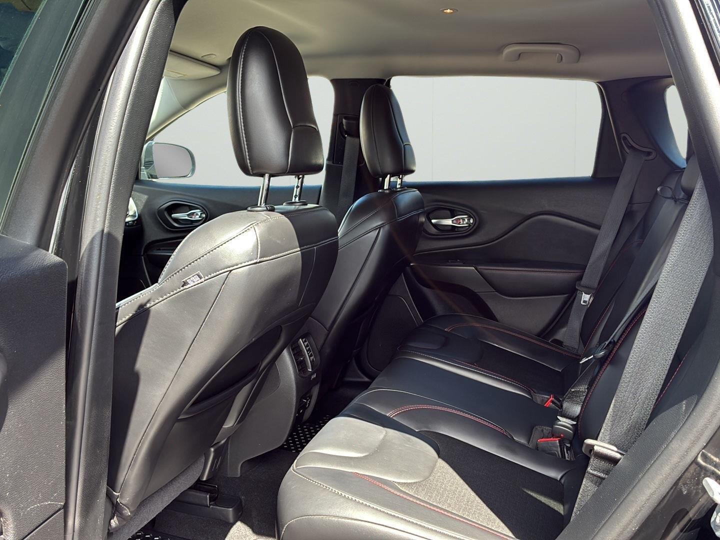 Used 2020 Diamond Black Crystal Pearlcoat Jeep Trailhawk image 21