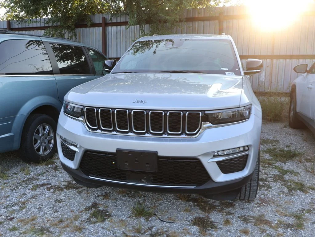 Used 2024 Silver Jeep Limited image 5