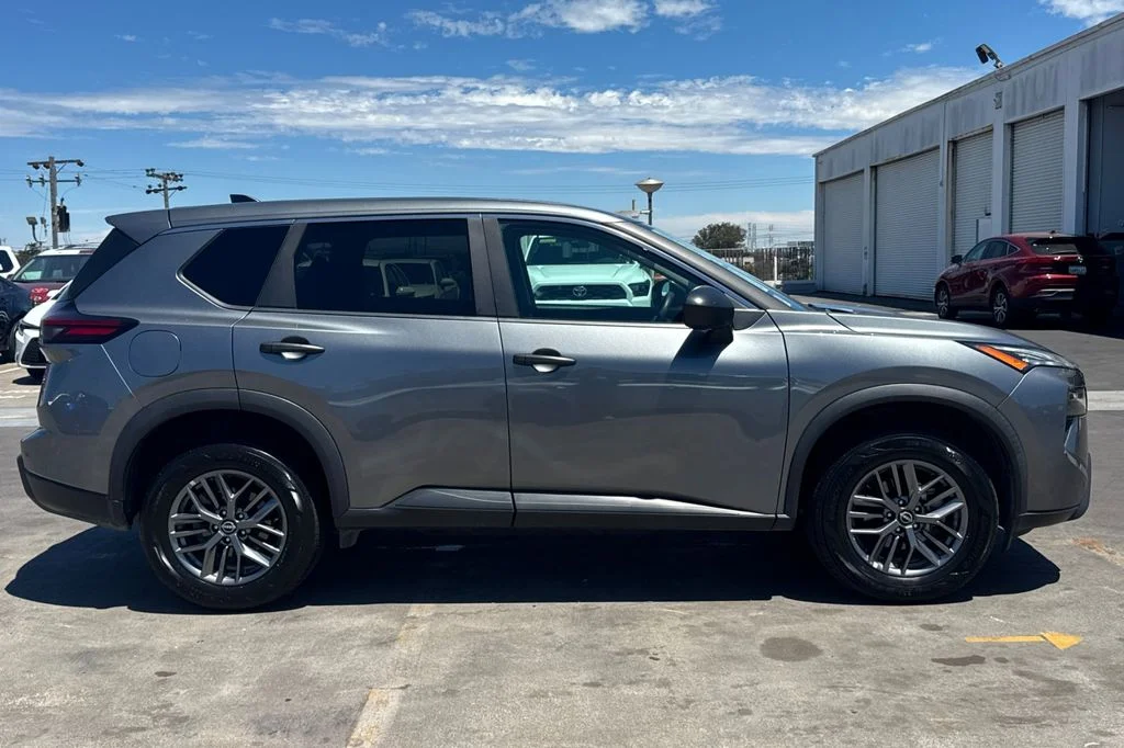 Used 2024 Gray Nissan S image 3