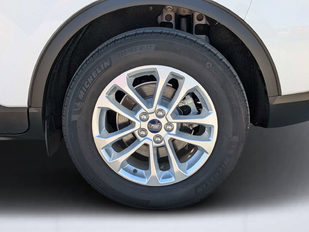 Used 2021 White Ford SE image 15