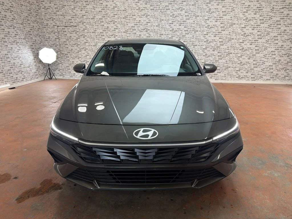 New 2026 Amazon Gray Hyundai SE image 2
