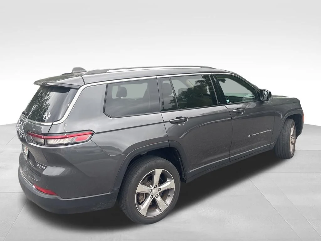 Used 2022 Gray Jeep Limited image 2