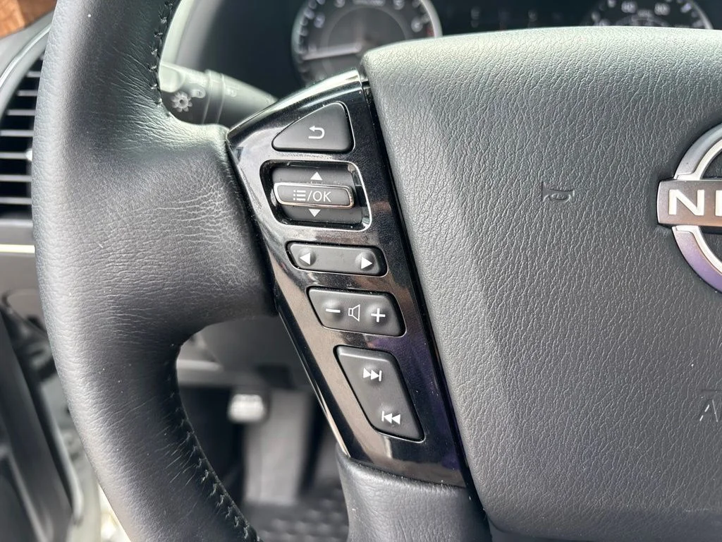 Used 2023 White Nissan SL image 23