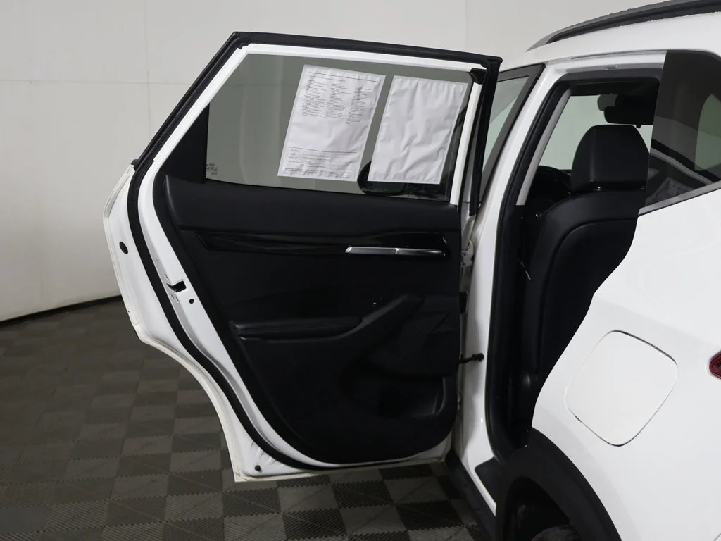 Used 2021 White Kia EX image 22