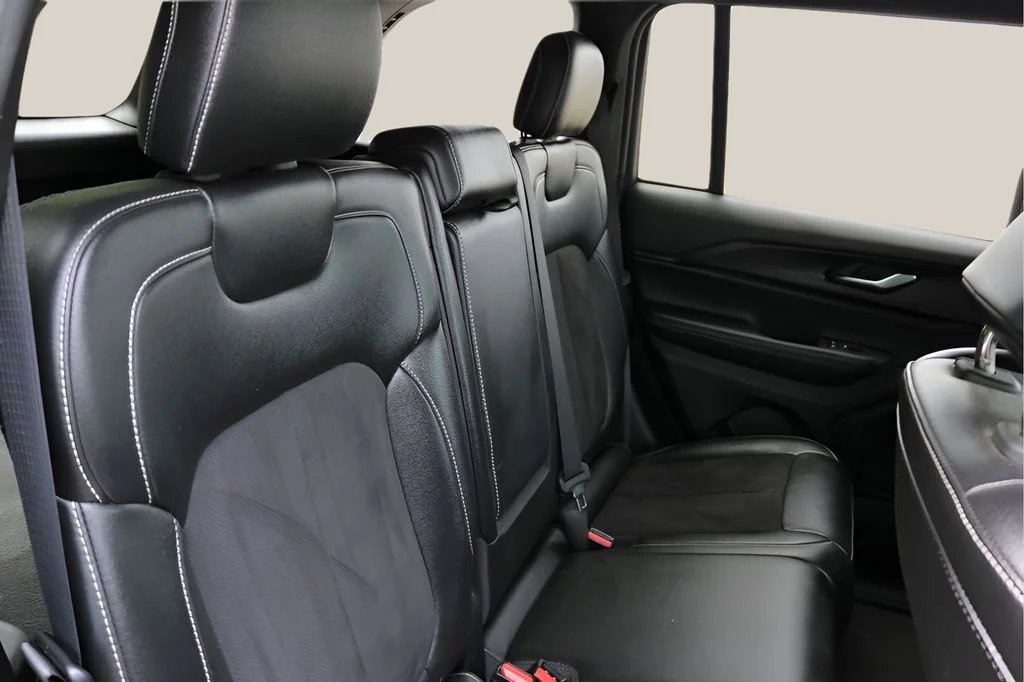 Used 2023 Black Jeep Altitude X image 16