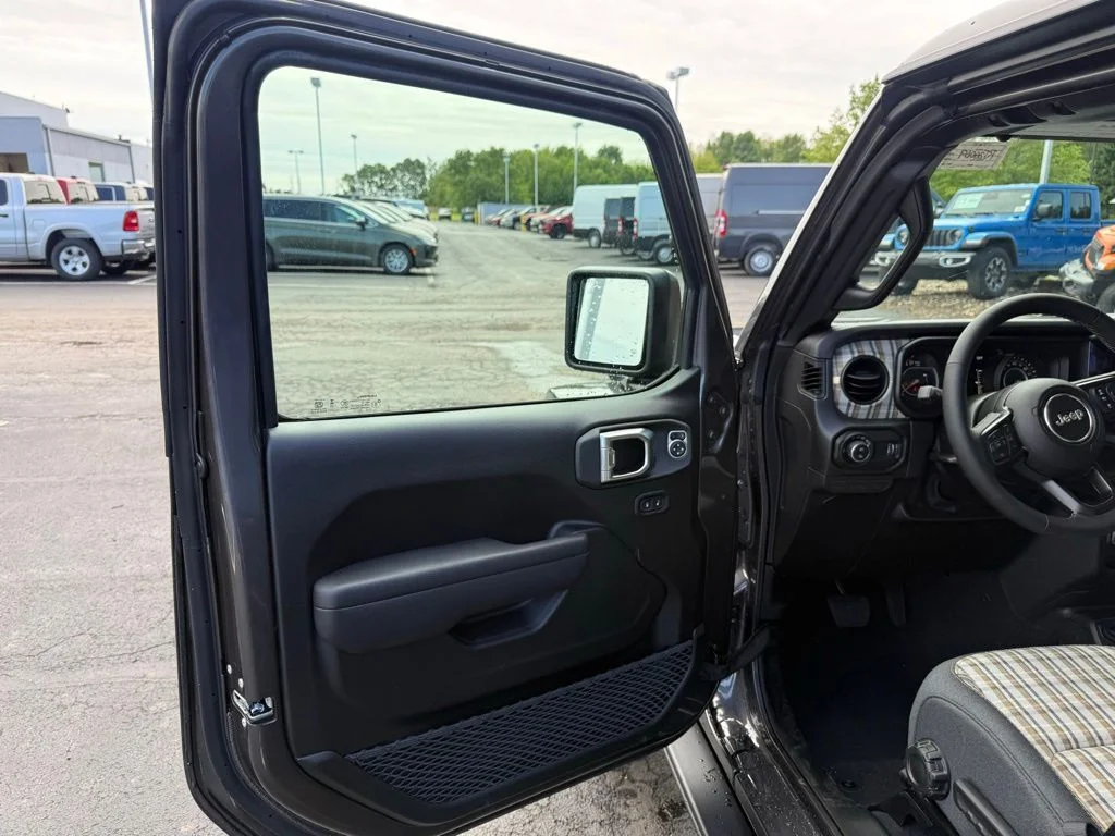 New 2026 Granite Crystal Metallic Clear-Coat Exterior Paint Jeep 85th Anniversary Edition image 13