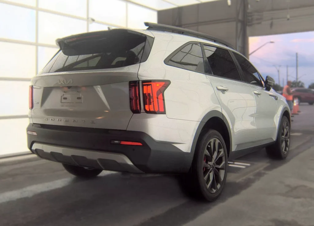 Used 2022 Silver Kia X-Line SX Prestige image 1
