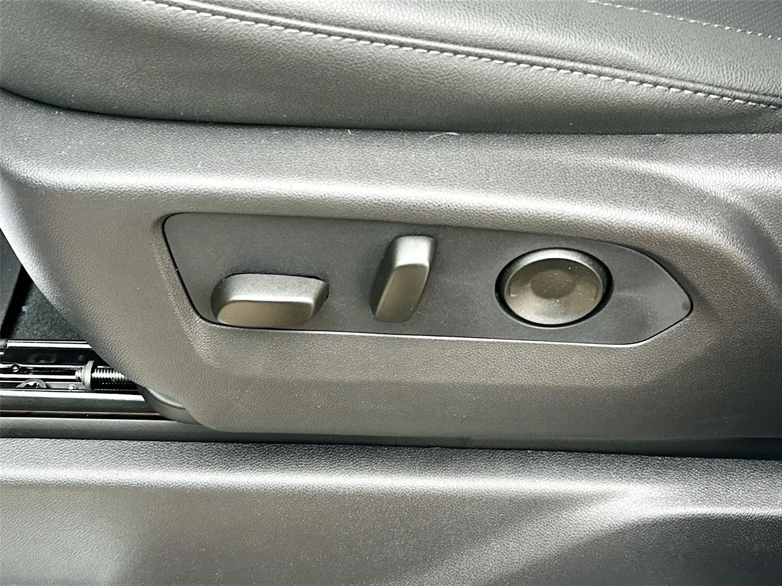 2026 GMC Sierra 1500 SLT - Photo 19