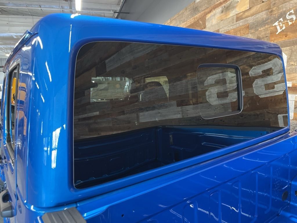 New 2026 Hydro Blue Pearl-Coat Exterior Paint Jeep Mojave image 25