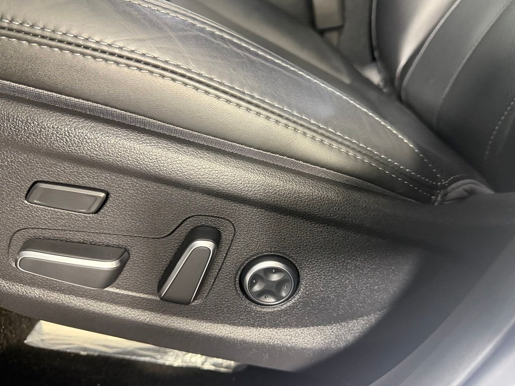 Used 2023 White Hyundai Calligraphy image 29