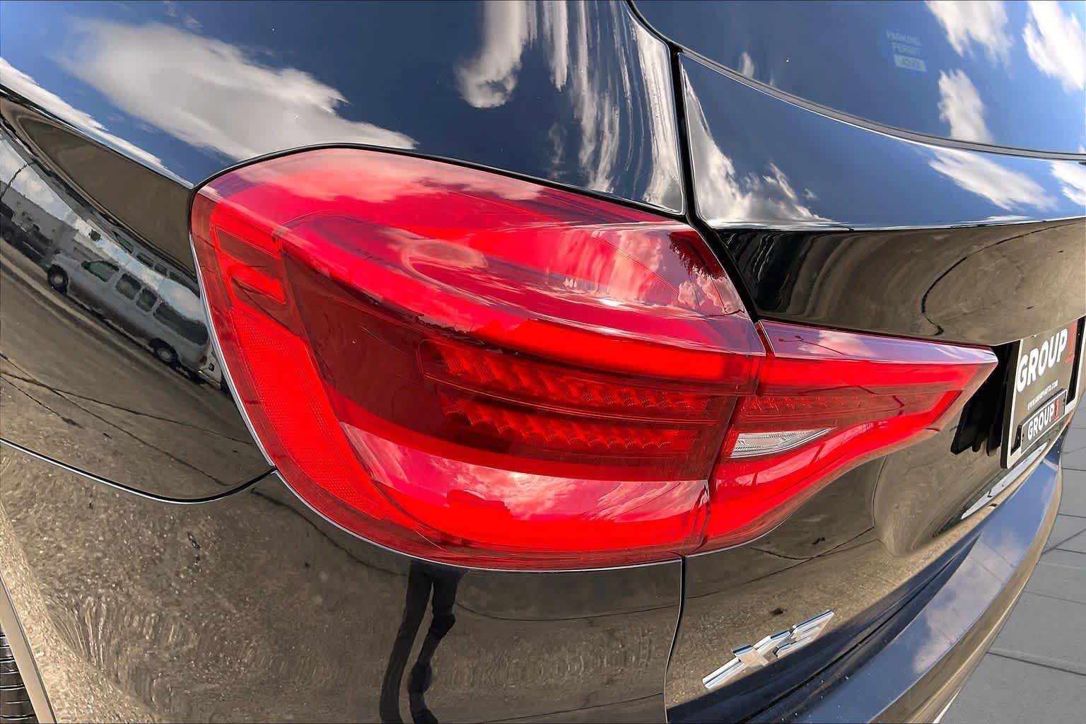 Used 2019 Jet Black BMW xDrive30i image 29