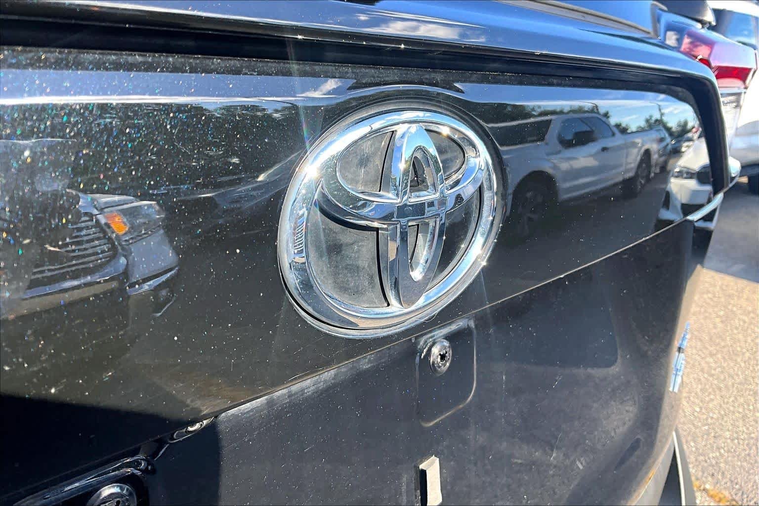 Used 2025 Midnight Black Metallic Toyota XLE Premium image 30