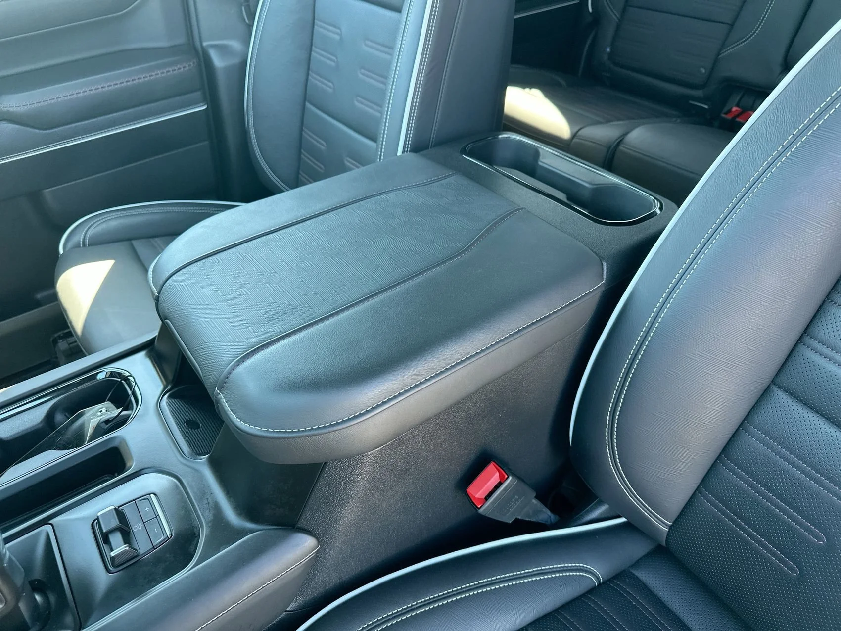 Used 2025 Sterling Metallic GMC AT4X image 21